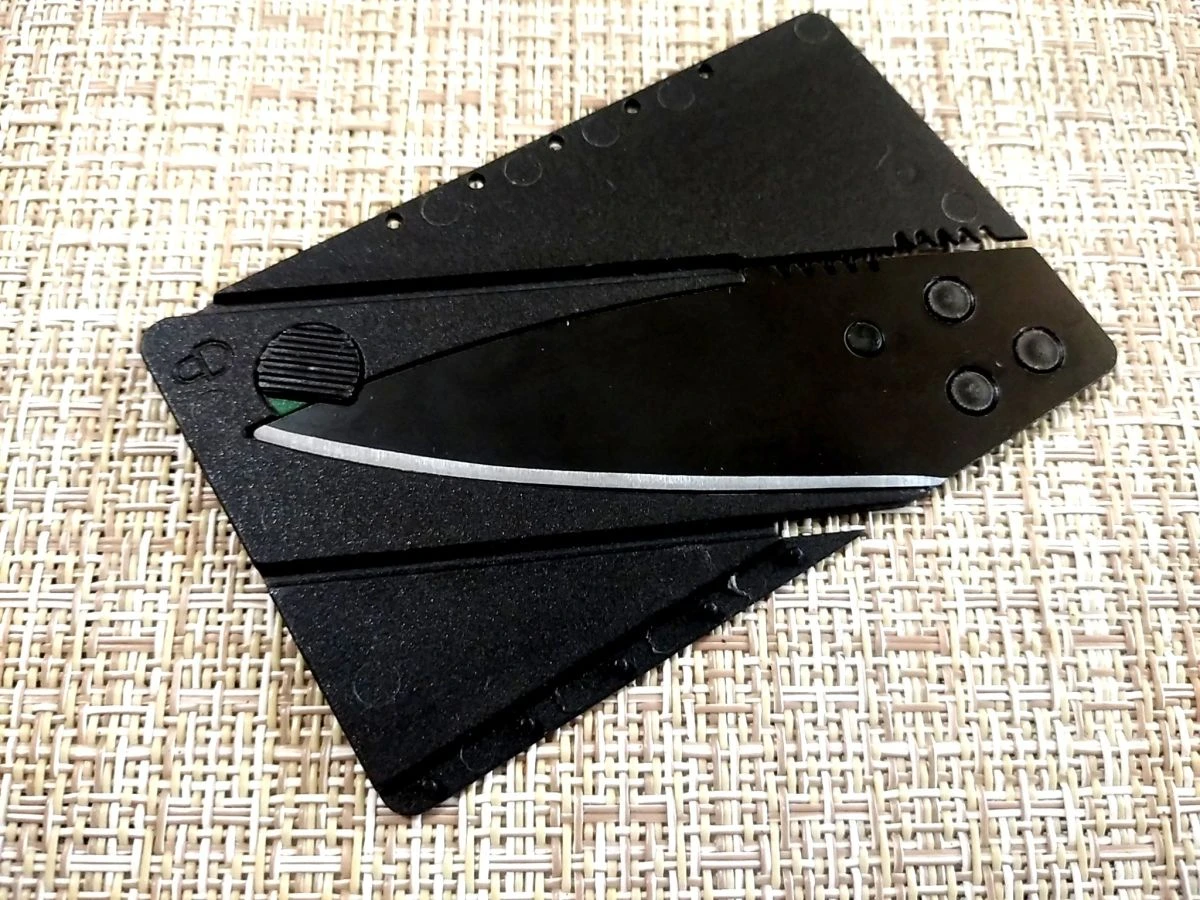 Vendora Μαύρη κάρτα που μετατρέπεται σε σουγιά. 3 Vendora Μαύρη κάρτα που μετατρέπεται σε σουγιά.