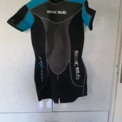 Vendora Shop 26 Vendora Ευκαιρία!!!Πωλείται στολή κατάδυσης Μεdium- Large ολοκαίνουργια αρχικής αξίας 90 ευρώ στα 35 .Κάθε έλεγχος δεκτός.