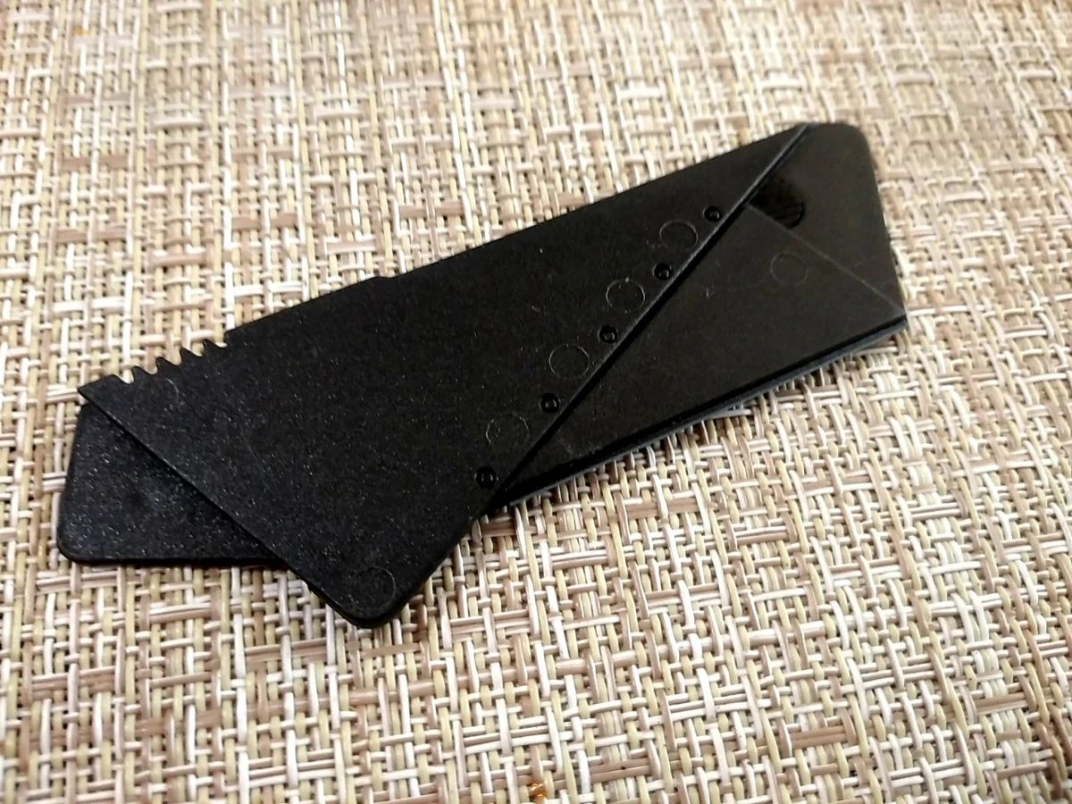 Vendora Μαύρη κάρτα που μετατρέπεται σε σουγιά. 4 Vendora Μαύρη κάρτα που μετατρέπεται σε σουγιά. - Image 2