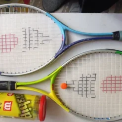 Vendora 2 ρακετες τενις και 3 μπαλακια