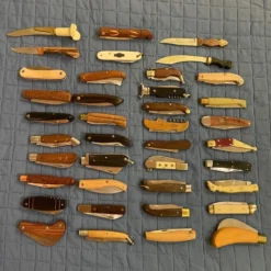 Vendora Μαχαίρια στην παράδοση και την εργασία. Συλλογή της HACHETTE μαχαίρια και σουγιάδες